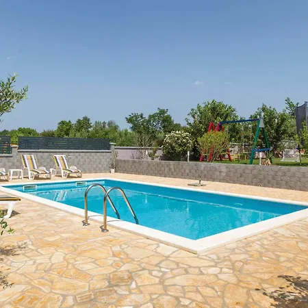 2 Bedroom Gorgeous In
