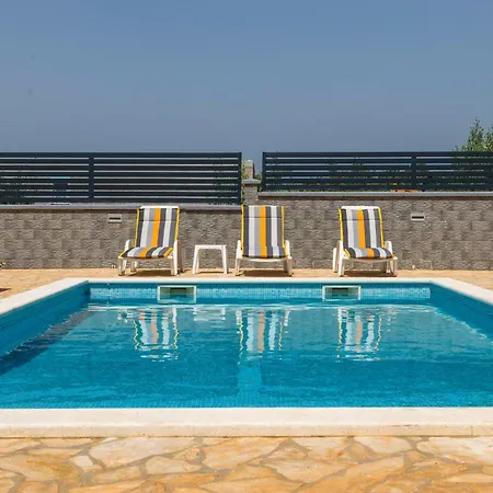 2 Bedroom Gorgeous In בית נופש