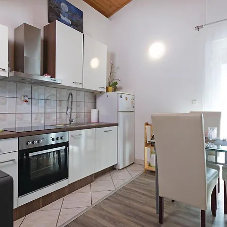 בית נופש 2 Bedroom Gorgeous In Valtura